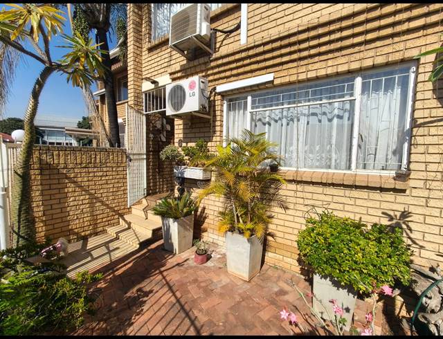 3 BEDROOM APARTMENT FOR SALE IN RUSTENBURG CENTRAL